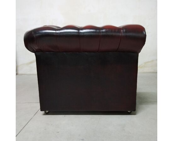 Divano Chesterfield 2 posti modello club inglese originale vintage in pelle rosso bordeaux 