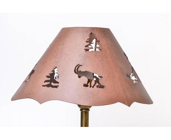 Table lamps in fossil wood for the mountain home     