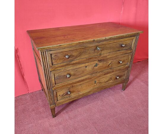 Louis XVI chest of drawers with pyramid legs