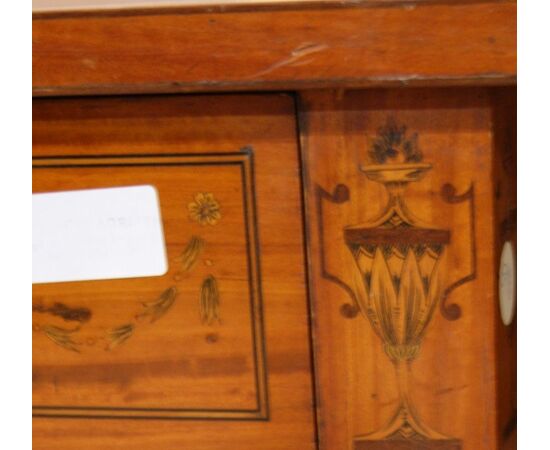 Tavolo da salotto scrittoio inglese stile Sheraton in Satinwood del 1800 con pitture