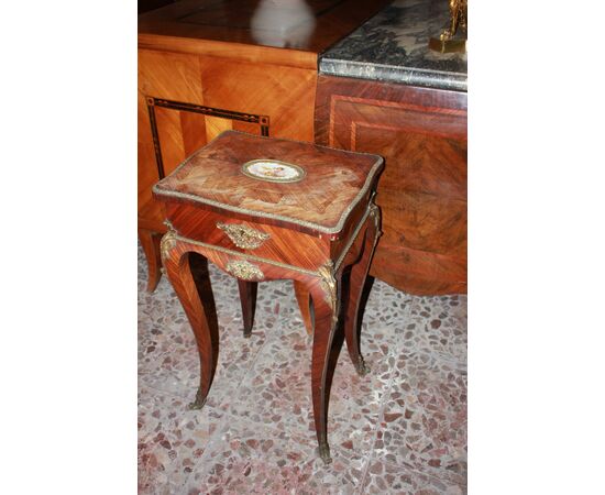 Toilette francese del 1800 Stile Luigi XV con medaglione in Porcellana Sevres