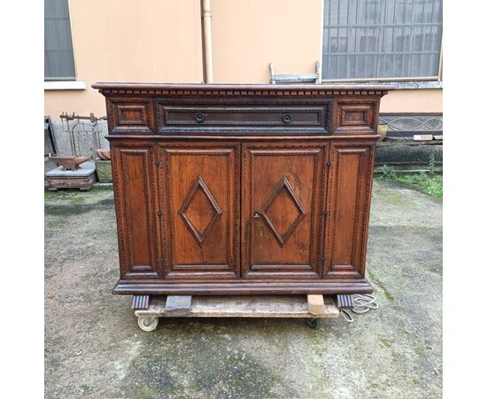 credenza seicentesca