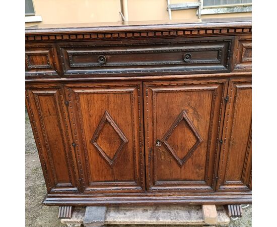 credenza seicentesca