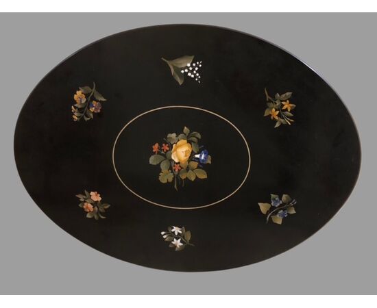 TAVOLINO CON PIANO IN COMMESSO DI PIETRE DURE 