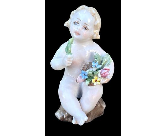 Coppia di putti in porcellana con cesto di fiori.Manifattura Ginori.