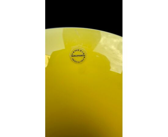 Vaso a’tromba’in vetro inciso incamiciato grigio-giallo.Salviati,Murano.