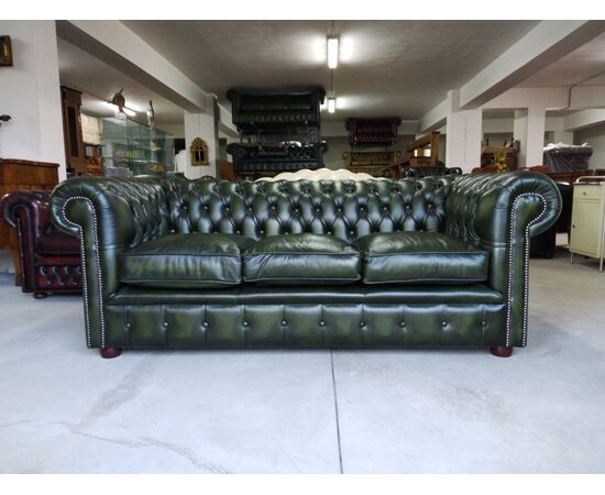 Divano Chesterfield 3 posti club inglese originale in pelle Antique Green 