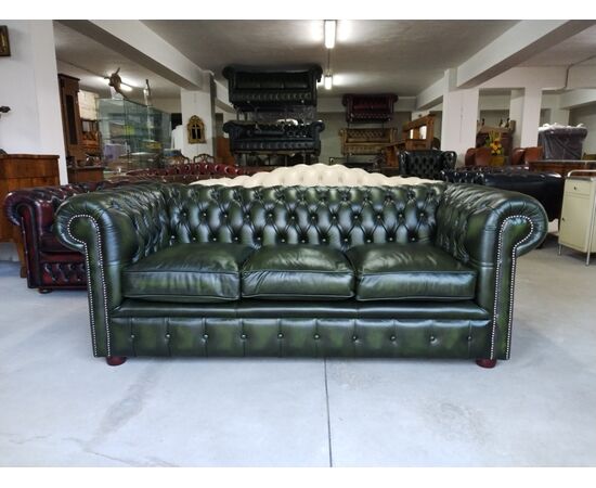 Divano Chesterfield 3 posti club inglese originale in pelle Antique Green 