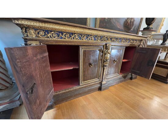 CREDENZA IN NOCE RINASCIMENTALE PRIMA META’ DEL XVI SECOLO