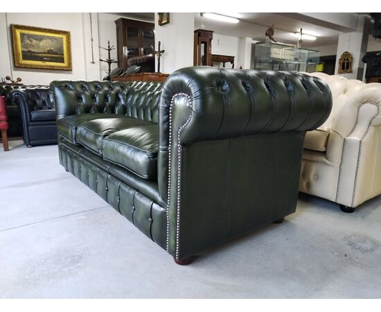 Divano Chesterfield 3 posti club inglese originale in pelle Antique Green 