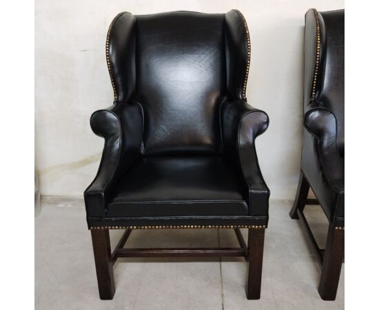 Coppia di poltrone inglese bergere in pelle nera del XX secolo 