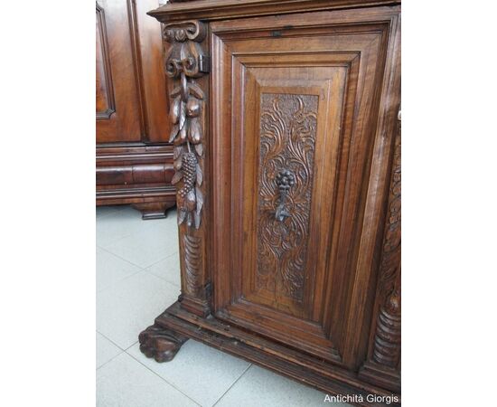 CREDENZA A DUE PORTE IN NOCE FINE 600 cm L117xP55xH111