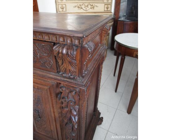 CREDENZA A DUE PORTE IN NOCE FINE 600 cm L117xP55xH111