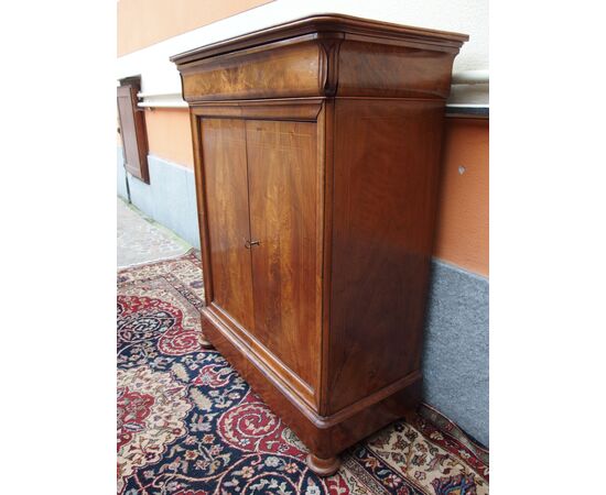 PICCOLA CREDENZA CAPPUCCINO IN PIUMA DI NOCE CARLO X FRANCIA cm L97xP47xH121