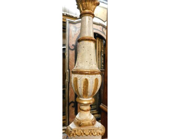  LAMP240 - Candelieri in legno laccato, epoca '800, misure cm L 20 x P 20 x H 95  