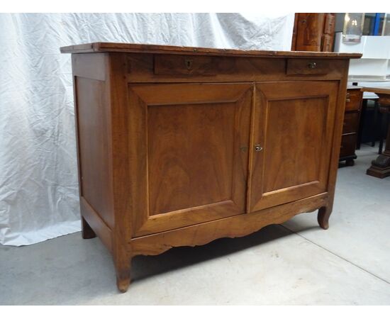 Credenza a due porte in noce Luigi XV metà 1700 Piemonte