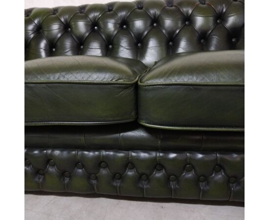 Divano Chesterfield 3 posti club vintage inglese originale in pelle verde 