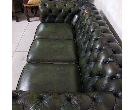 Divano Chesterfield 3 posti club vintage inglese originale in pelle verde 