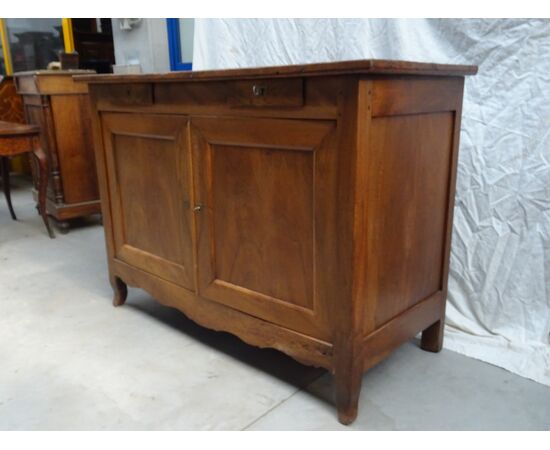 Credenza a due porte in noce Luigi XV metà 1700 Piemonte