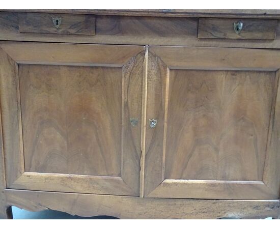 Credenza a due porte in noce Luigi XV metà 1700 Piemonte