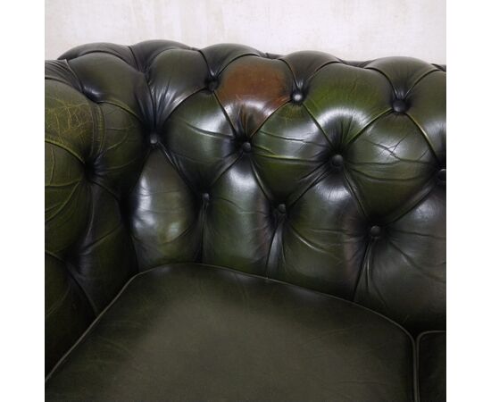 Divano Chesterfield 3 posti club vintage inglese originale in pelle verde 