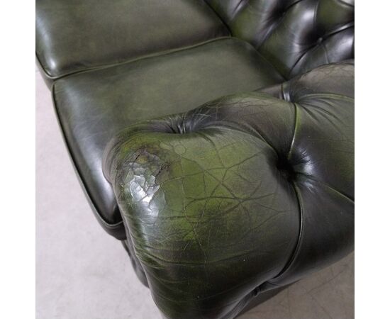 Divano Chesterfield 3 posti club vintage inglese originale in pelle verde 