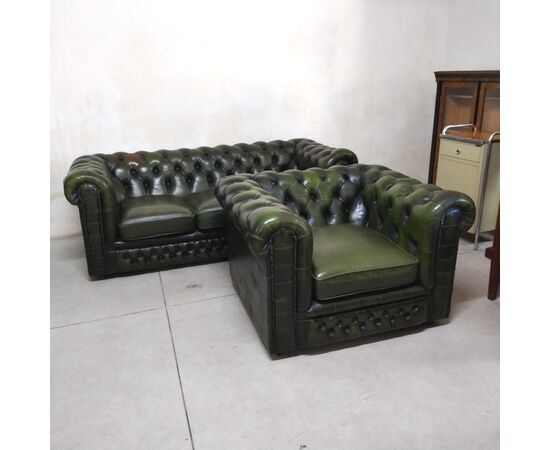 Divano Chesterfield 3 posti club vintage inglese originale in pelle verde 