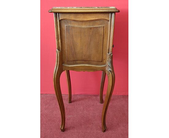 Comodino Art Nouveau con marmo
