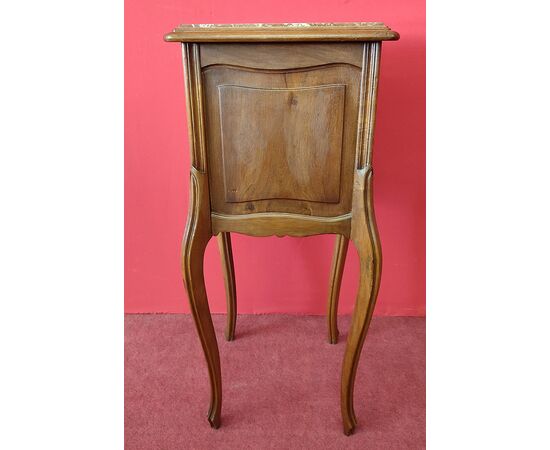 Comodino Art Nouveau con marmo