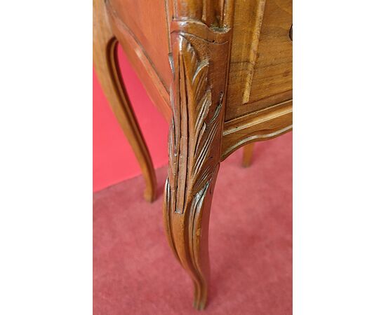 Comodino Art Nouveau con marmo