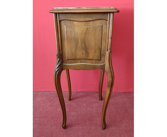 Comodino Art Nouveau con marmo