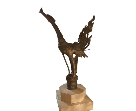 Scultura orientale raffigurante un cigno alato in bronzo