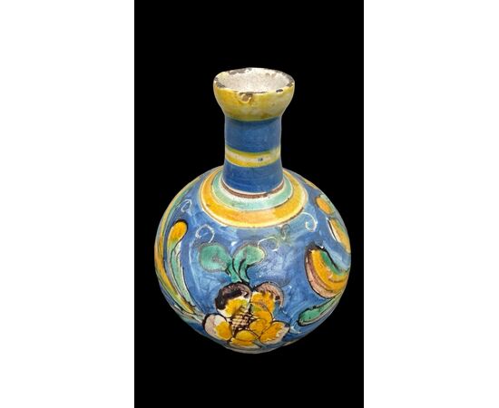 Vaso bottiglia in maiolica con decoro floreale.Caltagirone.