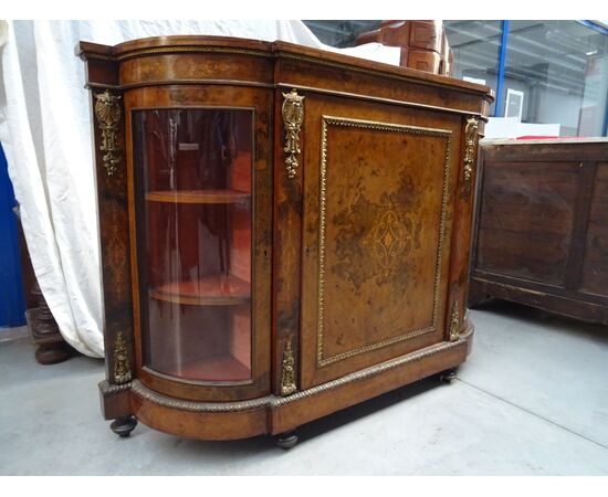 Credenza Vittoriana in radica di noce intarsiata e con bronzi fine 1800 inglese