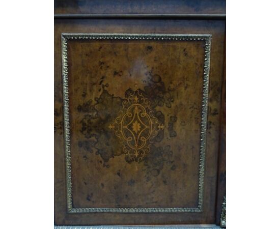 Credenza Vittoriana in radica di noce intarsiata e con bronzi fine 1800 inglese