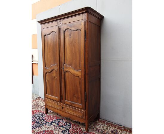 PICCOLO ARMADIO A DUE PORTE IN NOCE STILE PROVENZALE RESTAURATO Cm L112xP50xH199