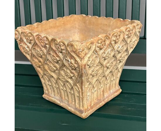 Antico vaso - Cachepot in terracotta epoca primi 900 con lavorazione a rilievo. Mis 34 x 34 x h 28 