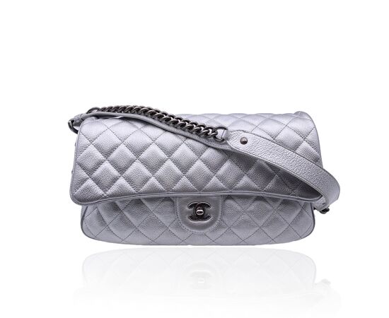 CHANEL Borsa a Tracolla in Pelle Col. Argento Timeless/Classique M