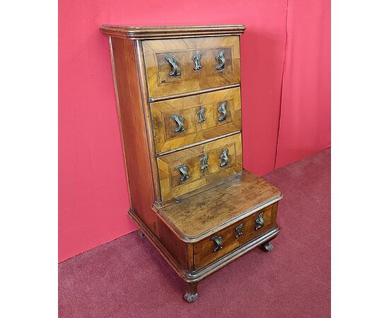 Venetian cherry kneeler