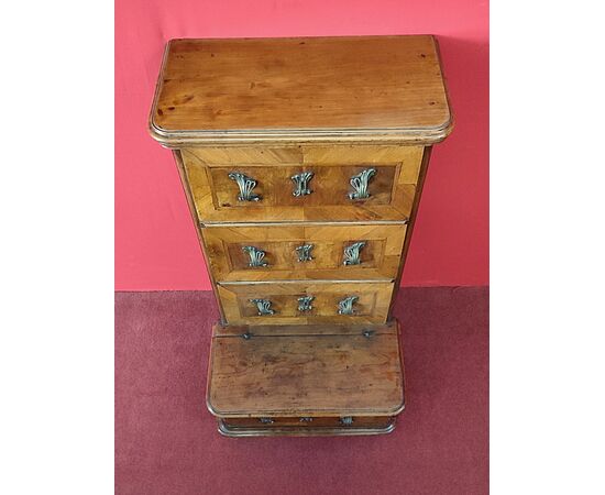 Venetian cherry kneeler