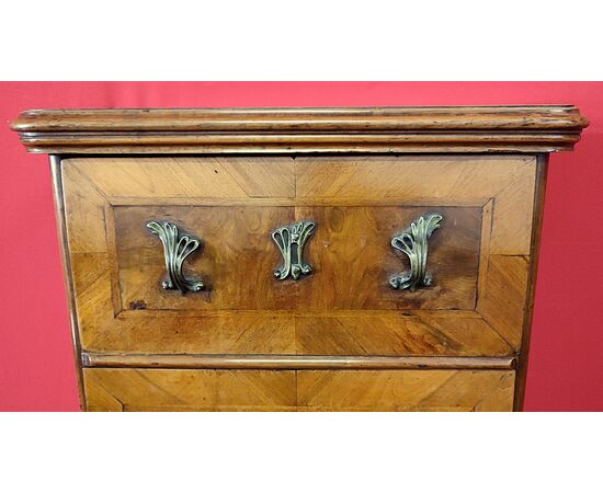 Venetian cherry kneeler