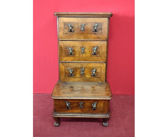 Venetian cherry kneeler
