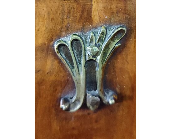Venetian cherry kneeler