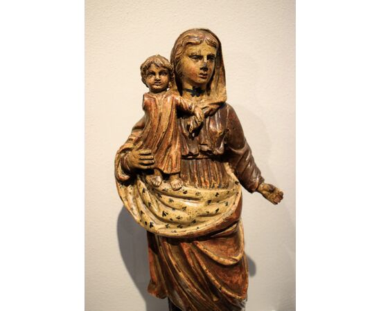 Madonna col Bambino. scultura lignea policroma