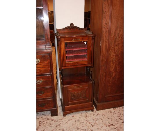 Piccolo cabinet vetrina inglese della seconda metà del 1800 stile Vittoriano in legno di mogano