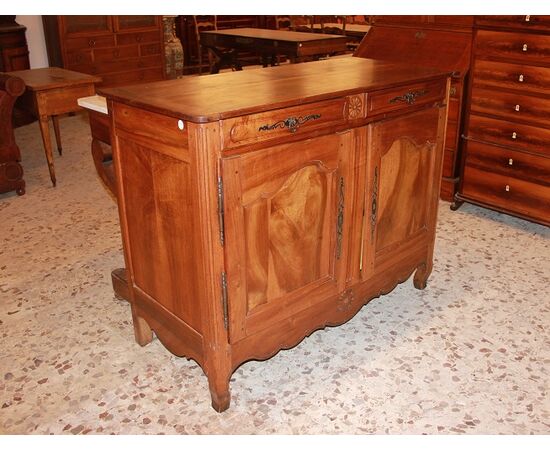 Credenza 2 porte francese in legno di noce stile Provenzale con motivo di intaglio XIX secolo