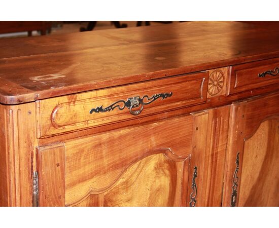 Credenza 2 porte francese in legno di noce stile Provenzale con motivo di intaglio XIX secolo