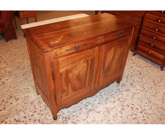 Credenza 2 porte francese in legno di noce stile Provenzale con motivo di intaglio XIX secolo