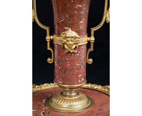 Centrotavola antico Napoleone III in marmo e bronzo dorato. Francia XIX secolo.