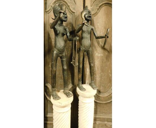  DARS657 - Coppia di statue in legno, epoca '800, misura cm L 35 x H 104  